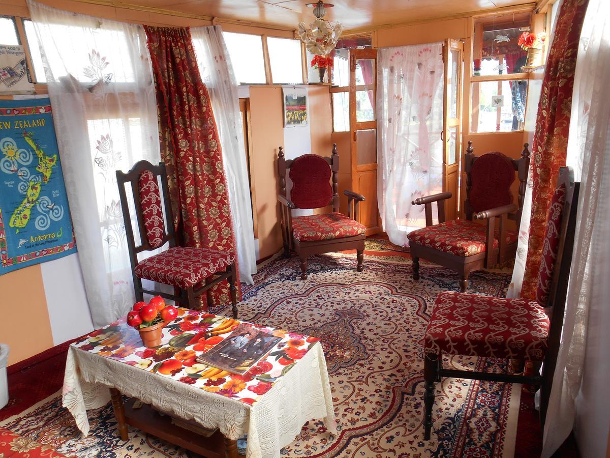 Bed and Breakfast Houseboat Dunhill Сринагар Экстерьер фото