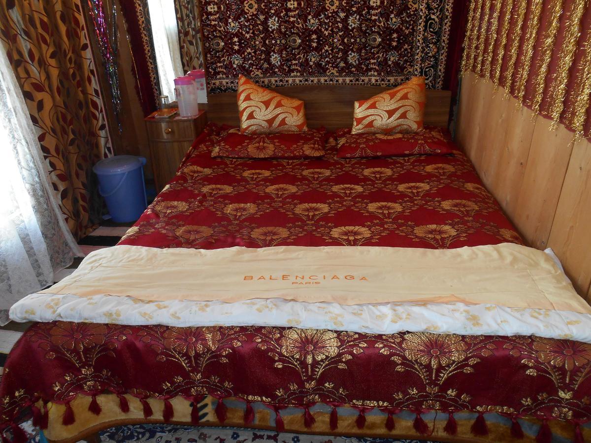 Bed and Breakfast Houseboat Dunhill Сринагар Экстерьер фото